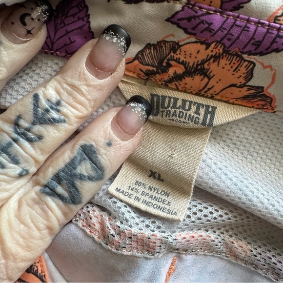 Duluth Trading Co. Sidewinder Printed Sleeveless Gardening Shirt - Picture 7 of 7